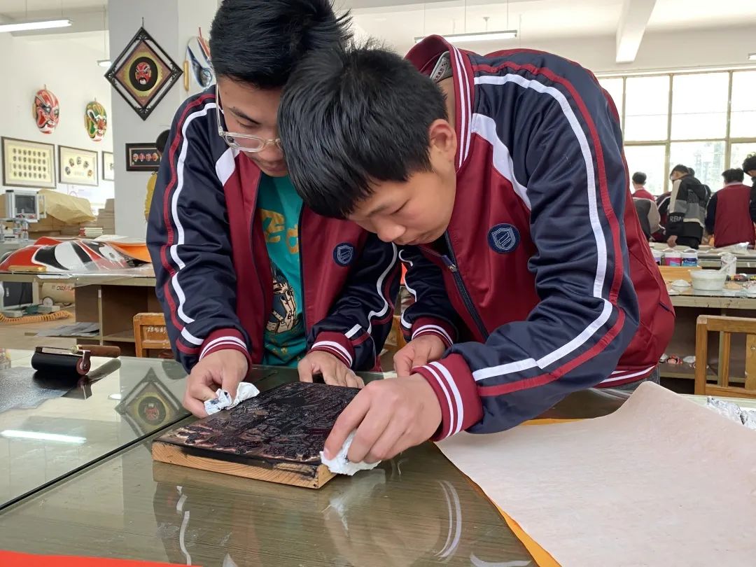 传统技艺进校园之雕版印刷——走进曲靖市特殊教育学校